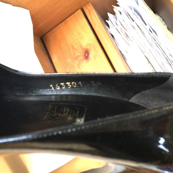 GUCCI PATENT LEATHER BLACK PUMPS WITH BEIGE RUBBER HEELS MADE IN ITALY SIZE 35-5 - Picture 3 of 10